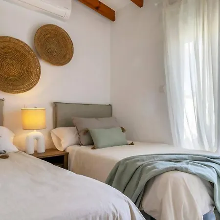 Pink Torreblanca تورّيفيِخا